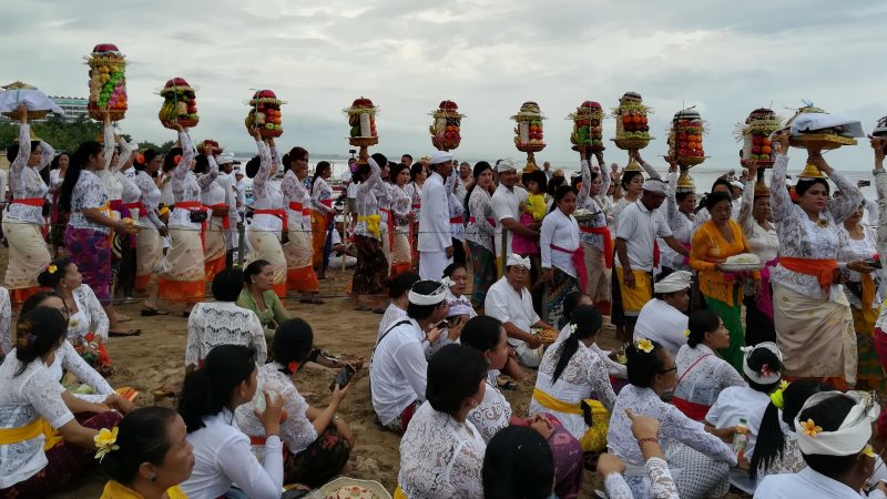Cérémonie de Melasti à Sanur, Bali