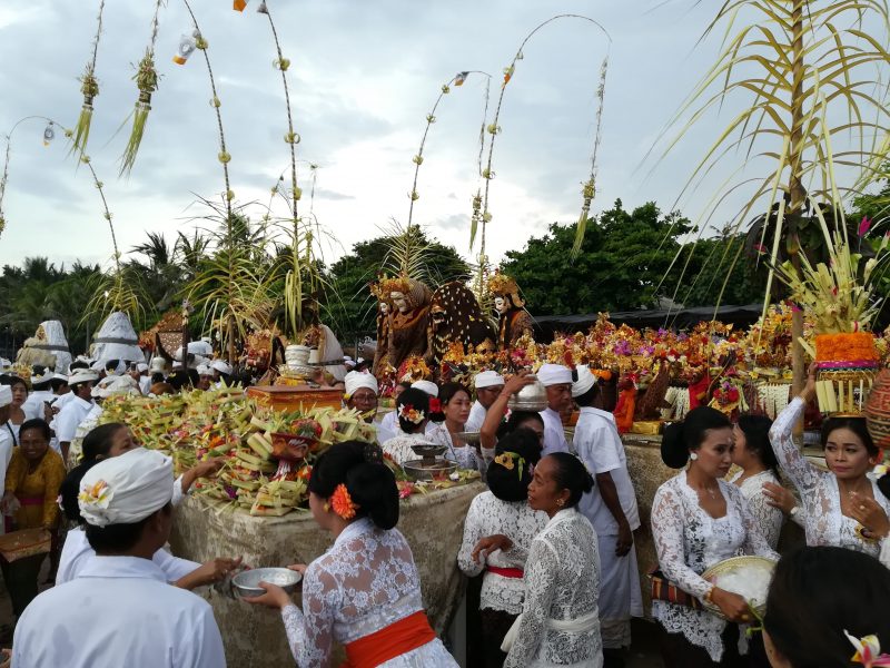 Cérémonie de Melasti à Sanur, Bali