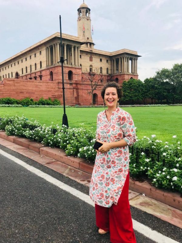 Tout sourire en escale à Delhi après la formation
