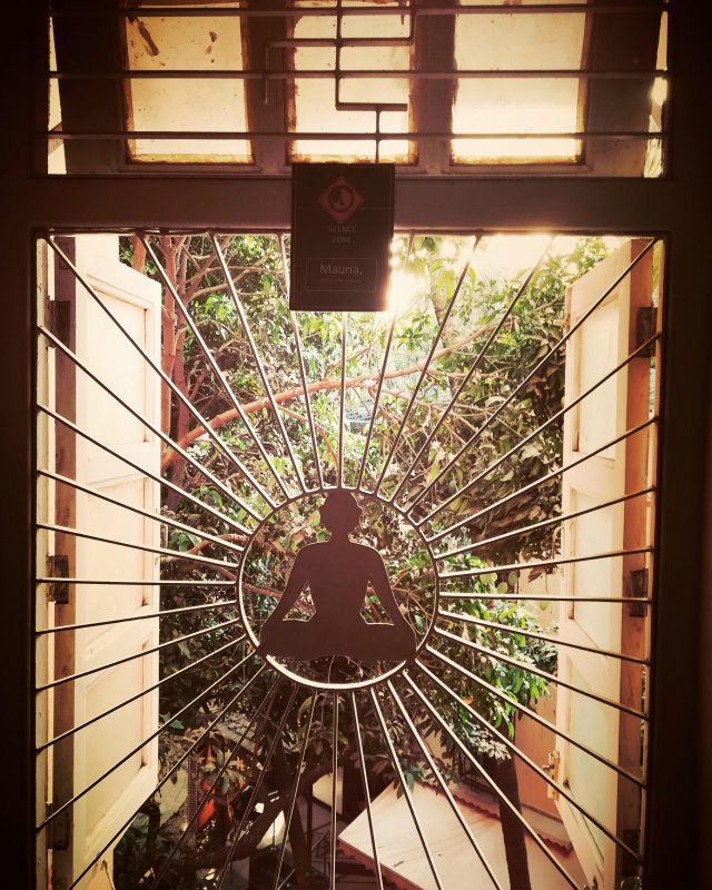Fenêtre de l'Institut of Yoga à Mumbai